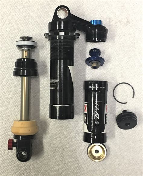 RockShox Wał z oczkiem i sealhead (Eyelet/Shaft/Sealhead Assembly) RockShox Kage RC – 240×76 mm, odbicie 90° (2013–2014)